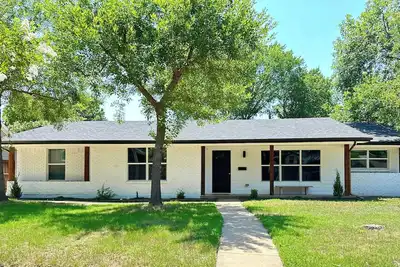 Image de 14 Mi to Dallas: Irving Escape w/ Patio & Fire Pit
