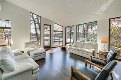 Image de Dock, Hot Tub & Views: Stunning Lake Coronado Gem
