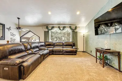 Image de Fenced Yard, Patio: Family-Friendly Pocatello Home