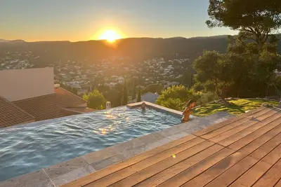Image de Villa avec vue époustouflante où chacun aura son espace