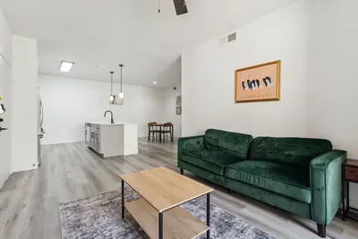 Image de CozySuites Glendale - Westgate with pool! 06