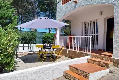 Image de maison avec terrasse  Espagne proche de la plage et a quelques pas des commerces