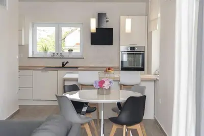 Image de Modern Three Bedroom Apartment - Flowers B