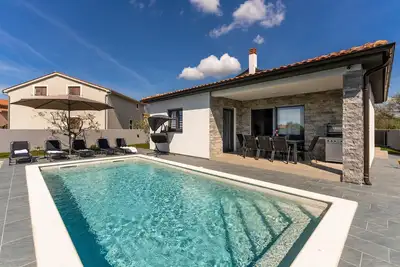 Image de Magnifique maison à Jursici avec WiFi