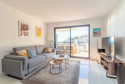 Image de Détendez-vous dans ce logement calme et élégant de 45 m² avec terrasse et vue mer