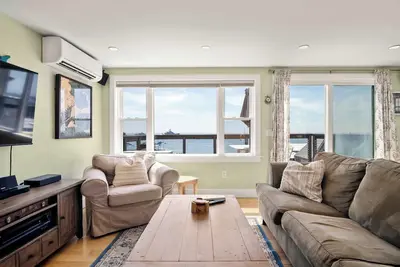 Image de Oceanfront Getaway with Deck, Steps to Provincetown Fun