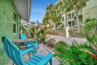 Image de Beach Access Bungalow! Bbq Grills, Pet Friendly!
