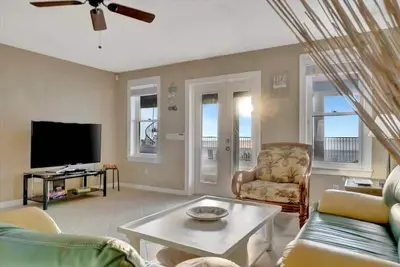 Image de Large 2b/2b Beachfront Suite, Ocean View, Bbq!