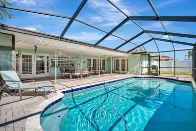 Image de Pool & Bbq Near the Beach | Sleeps 8 | Fenced In!