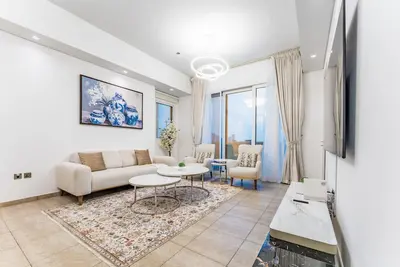 Image de 408, Marina Apartments 3