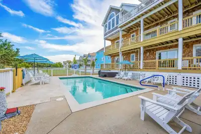 Image de Summer Savings Semi-Soundfront Dog Friendly w Pool, Elevator, Boat Ramp, Hot Tub
