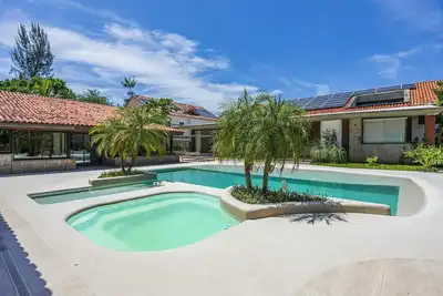 Image de Mansion with walking access to Barra beach