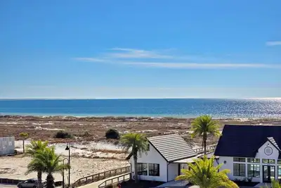 Image de Upscale home in Gated Community, Beach Views, 4 Master Suites. Sugar Sands Mxb