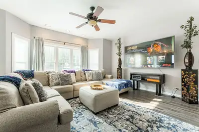 Image de Hot Tub, Smart TVs, Spacious 5bedroom house in charming Bolingbrook with WiFi, Ac