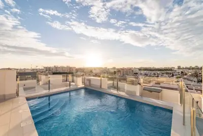 Image de Luxury Penthouse - Rooftop Pool - 100m to the Sea