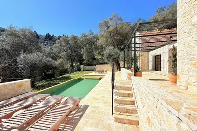 The Green Cottage, 333 steps away from magical Agni Bay