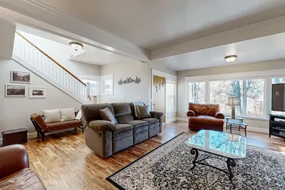Image de Beautiful historic family home on a Cherry Orchard, with patio, grill, and WiFi