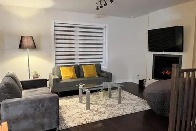 Image de Cozy Retreat: 2br Haven with Warm Touches