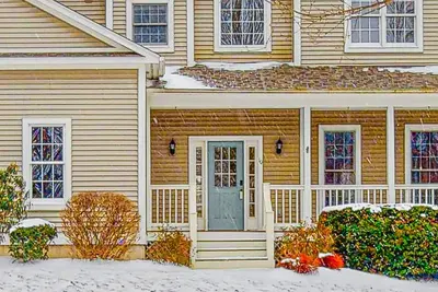Image de Cozy home near park, deck, patio, bbq, soaking tub, Tv, basketball, office, w/d