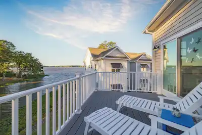 Image de Lakefront/KingBed/FirePit/Arcade/\nKayaks/Boat Slip