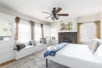 Image de Charming Historic 4br Home in the Heart of Bhm