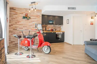 Image de Vespa Sprint Apartment Amazing Nature 10' to the beach +Pvt Park in City Centre!