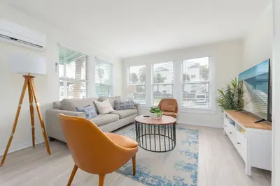 Image de Be a Nomad - Ocean Breeze - Steps from Beach