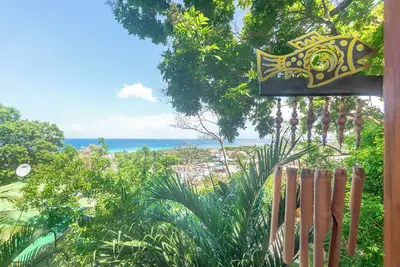 Image de West Bay Unique House with Beautiful views and steps away from Ocean