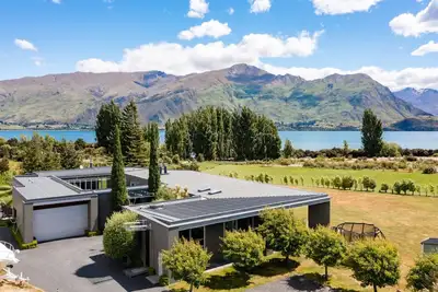 Modern Living with breathtaking views of Lake Wanaka