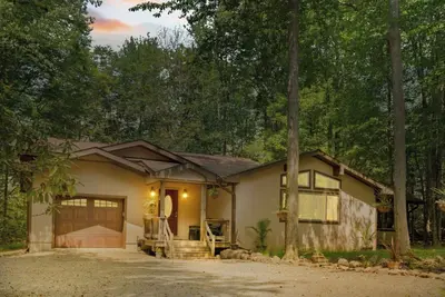 Image de Welcome to Nestledown - Charming 3 bedroom home nestled in Lake Naomi community