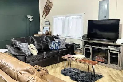 Image de Cozy cabin in the Little Valley mountains. Only 10 minutes from Ellicottville!