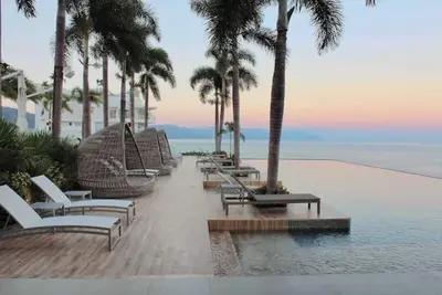 Image de Sayan Beach Condo Zona Romantica 8e (8 Adults + 2 Children)