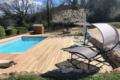 Image de Villa 9 personnes avec piscine jeux d’extérieur pour enfants en Provence Verte.