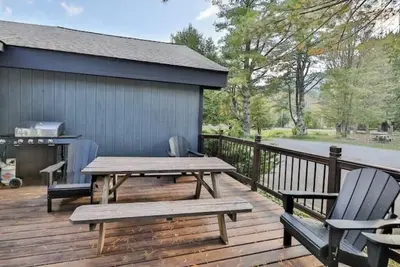 Ranch Log Cabin \/w Gameroom Across from Hunter Mt