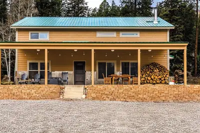 Pond Property with Mountain Views minutes to Vallecito Lake walking distance to food and close to Durango (train/Mesa Verde and Million Dollar Hwy)