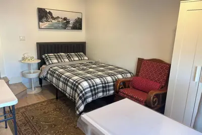 Image de Comfy studio in downtown Richmond