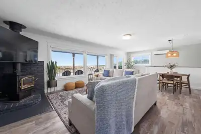 Image de Sunset Shores - Ocean Front Family Retreat