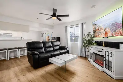 Relaxing Modern Townhome in Arcadia