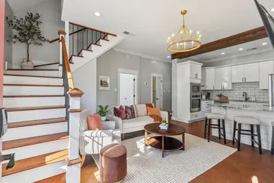 Image de Charming 3-bedroom Downtown Home w/ Parking, WiFi and Ac in Savannah