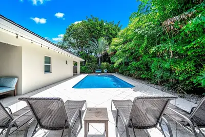 Image de Pool! Walk To Private Beach & Historic Lighthouse!