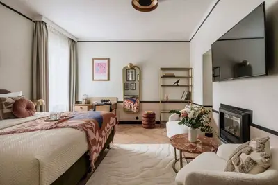 Image de Stylish Apartment with a Garden View