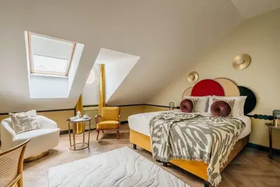 Image de Superior Room with sofa and City View