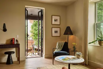 Image de 1br Queen Suite at Anna & Bel w/ Heated Pool and Open-Air Courtyard in Fishtown