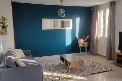 Image de Appartement spacieux refait à neuf. Proche des stations de ski