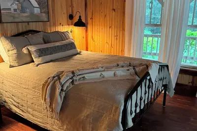 Image de Lovely cabin with Ac in charming Shelbyville\nClose to Lake Toledo Bend.