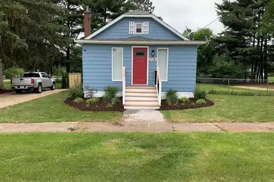 Image de Charming 2-bedroom house in delightful New Buffalo with hot tub