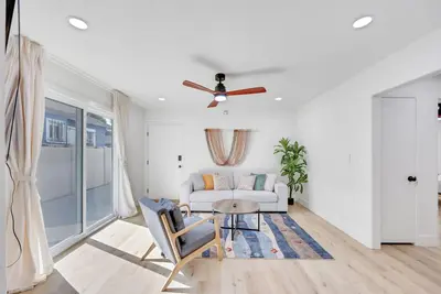 Image de Getaway in Long Beach, 5 minutes to Beach & Fun!