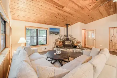 Image de Monthly Lease - Sweet Retreat at Tahoe Donner by Tahoe GetawaysPet Friendly w/ Hoa