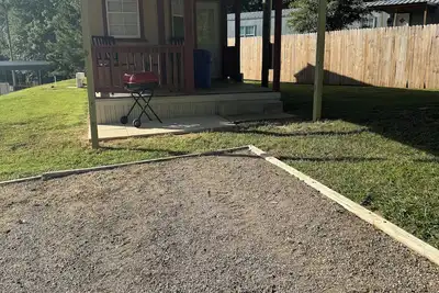 Image de Charming 1-bedroom cottage in Nacogdoches with WiFi, Ac, and privacy