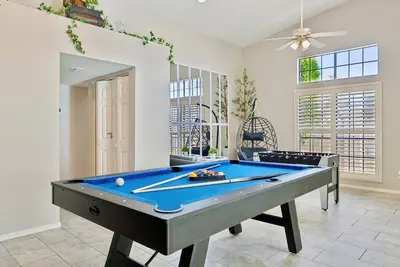 Image de 4br Stylish Mid-Century Escape w/Pool & Luxe Vibes